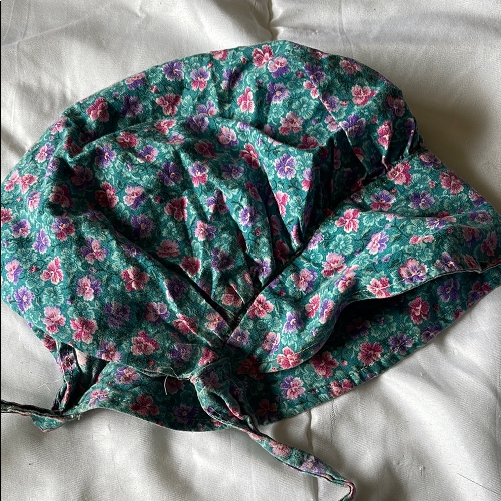 Floral Patterned Bonnets - Picture 3 of 4